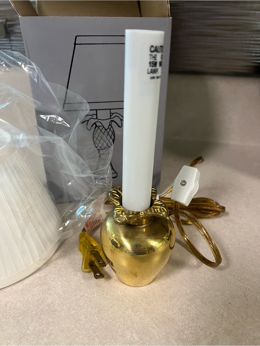 Gold Pineapple Accent Lamp Base with White Bulb Sleeve new in box